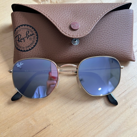 RAY-BAN Gold lenses with blue light flash mirror
RB3548N Hexagonal Flat Lenses - Picture 4 of 10